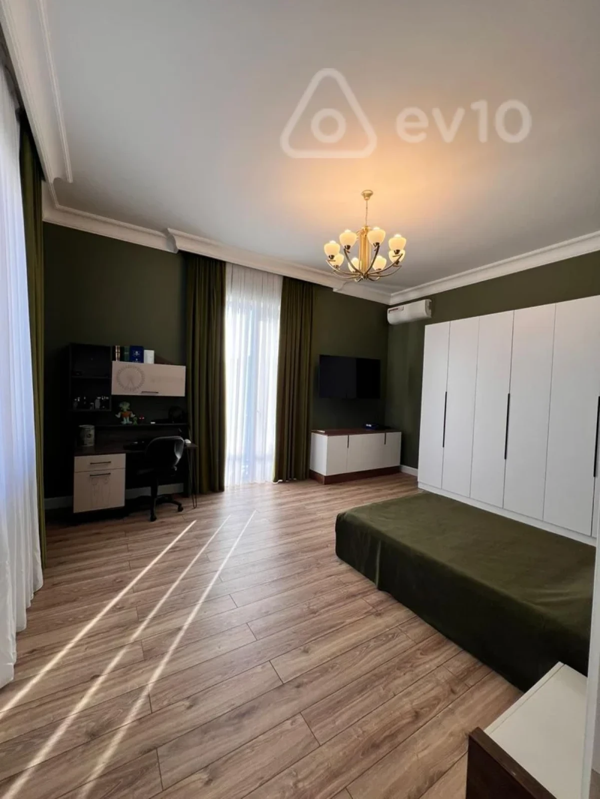 Satılır 4 otaqlı həyət evi 350 m²