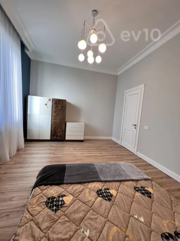 Satılır 4 otaqlı həyət evi 350 m²