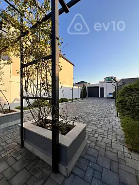 Satılır 4 otaqlı həyət evi 350 m²