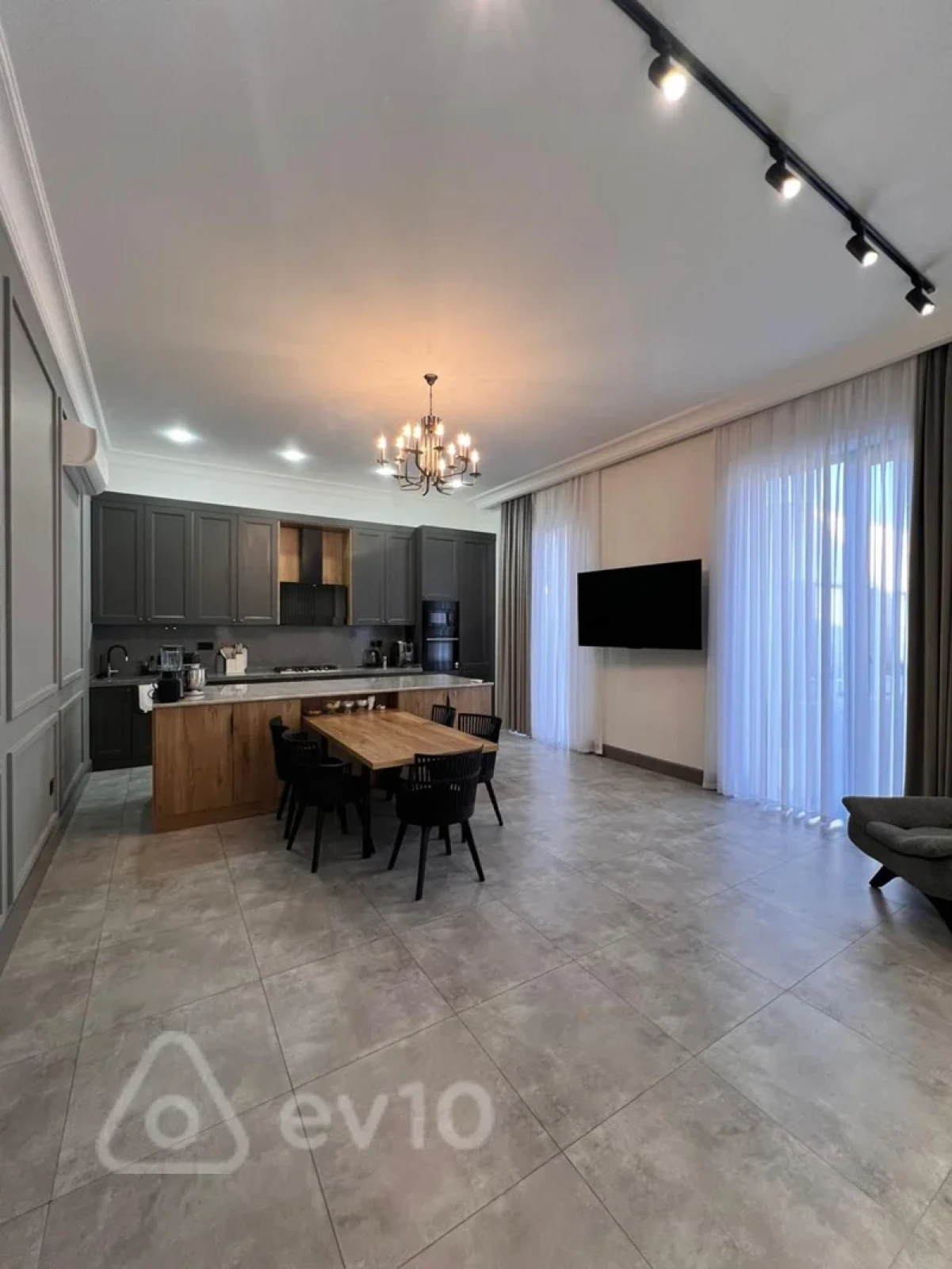 Satılır 4 otaqlı həyət evi 350 m²