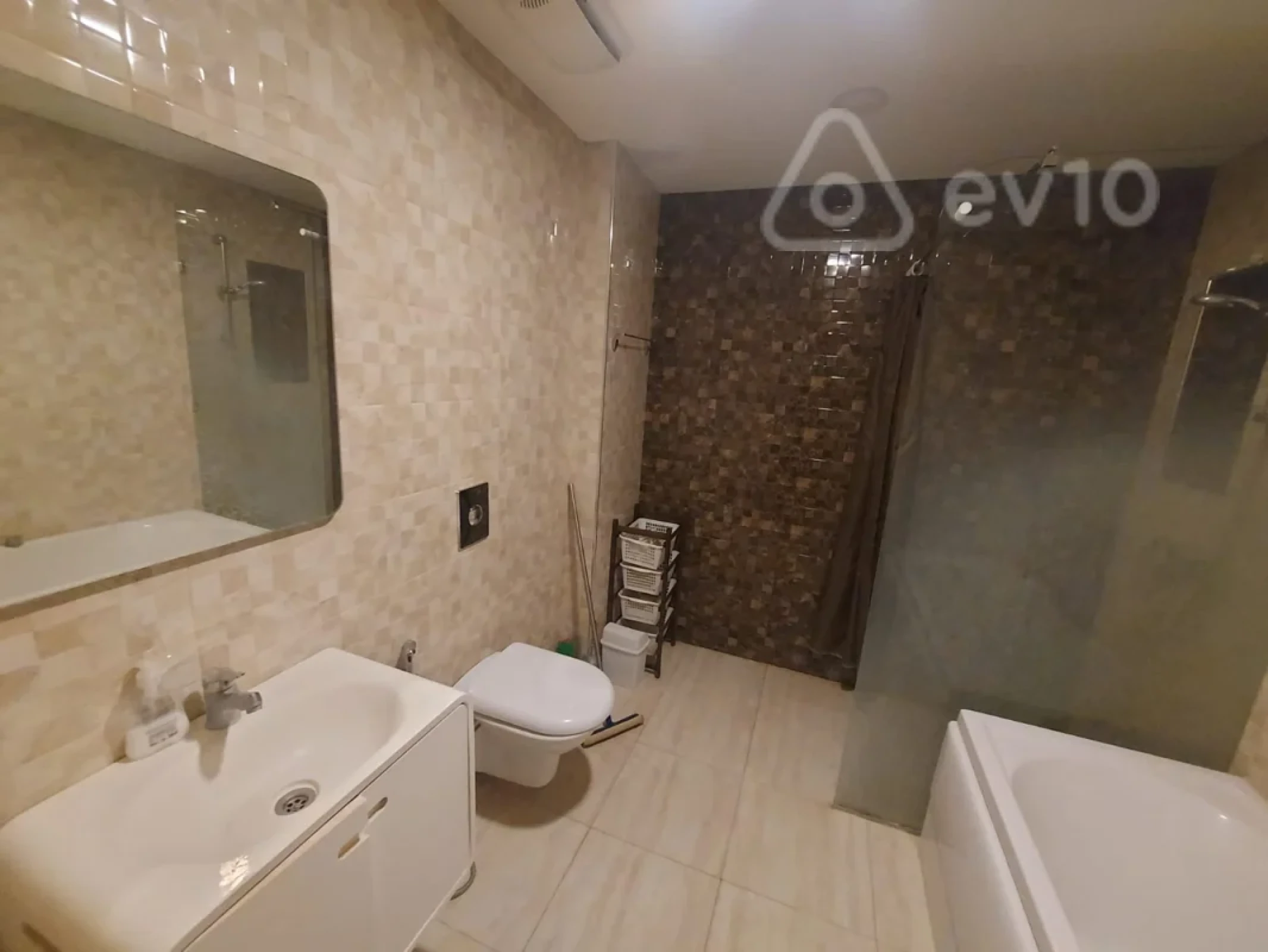 Kirayə verilir 4 otaqlı yeni tikili 220 m²