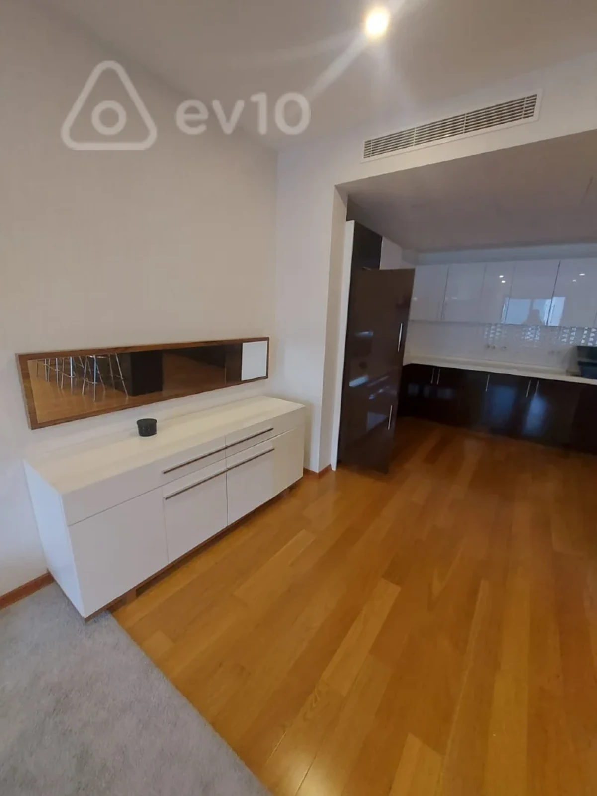 Kirayə verilir 4 otaqlı yeni tikili 220 m²