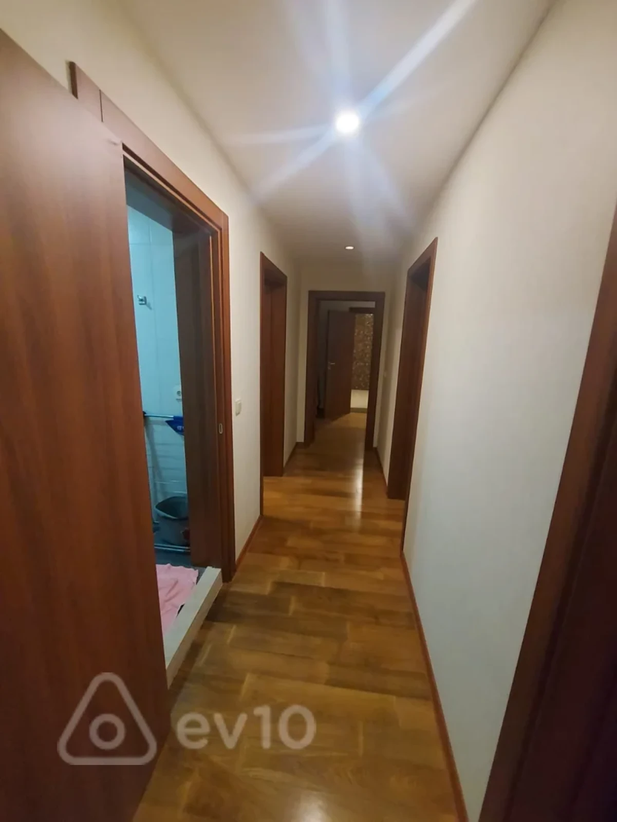 Kirayə verilir 4 otaqlı yeni tikili 220 m²