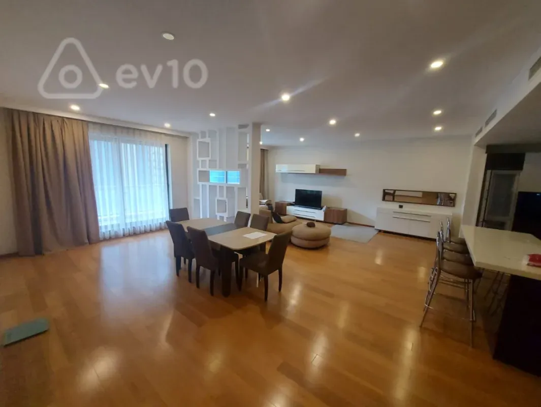 Kirayə verilir 4 otaqlı yeni tikili 220 m²