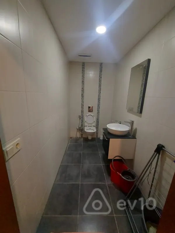 Kirayə verilir 4 otaqlı yeni tikili 220 m²