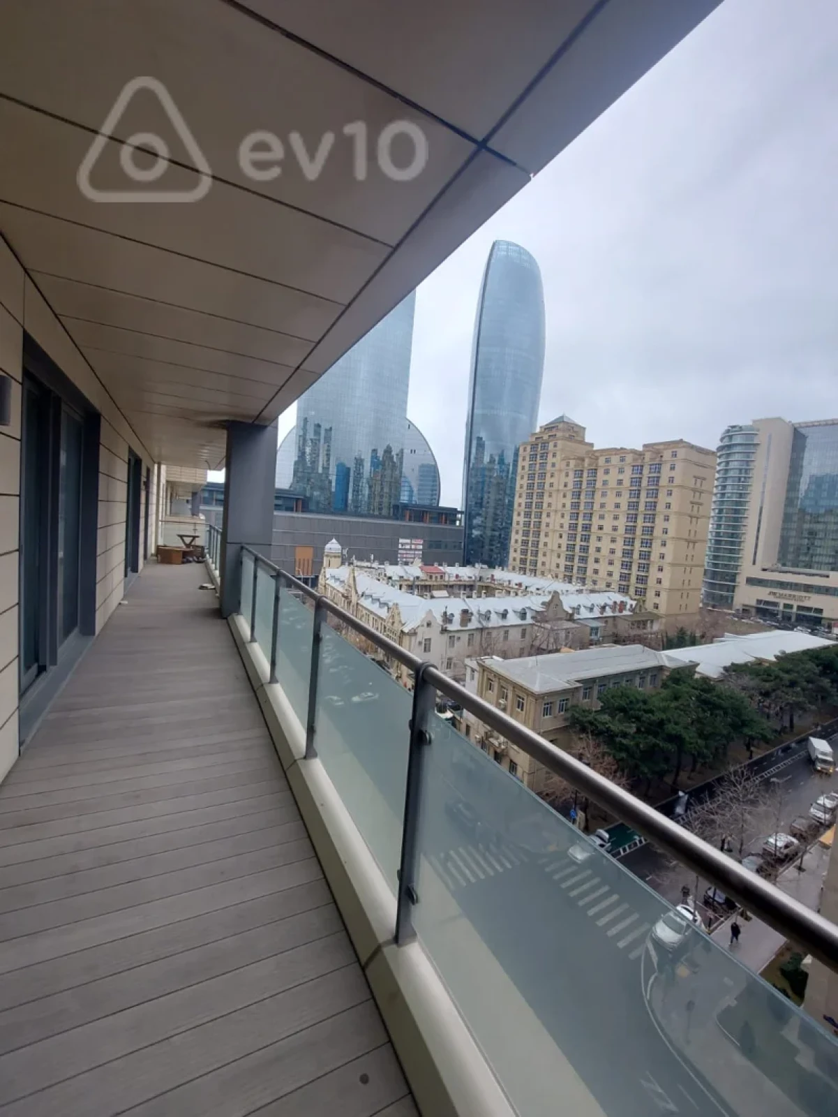 Kirayə verilir 4 otaqlı yeni tikili 220 m²