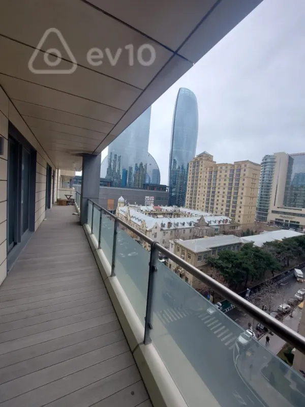 Kirayə verilir 4 otaqlı yeni tikili 220 m²