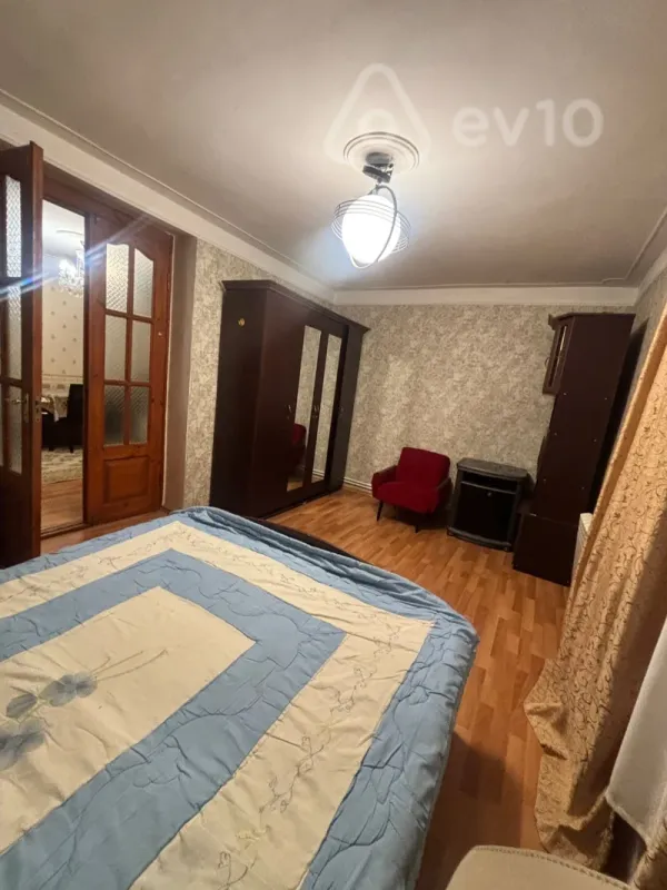 Kirayə verilir 2 otaqlı köhnə tikili 50 m²