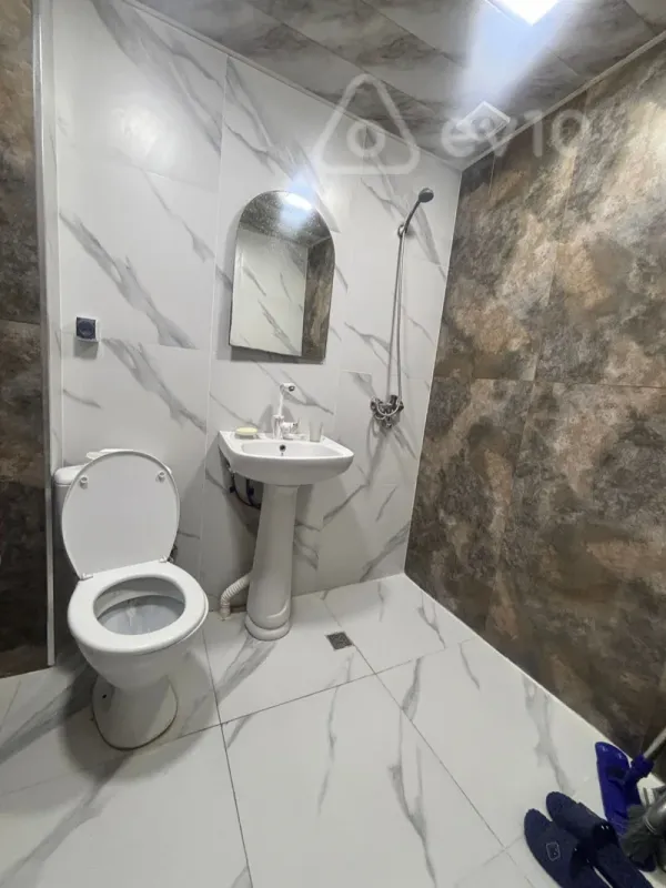 Kirayə verilir 2 otaqlı köhnə tikili 50 m²