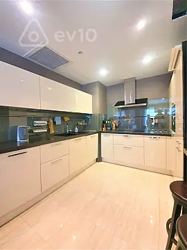 Kirayə verilir 2 otaqlı yeni tikili 120 m²