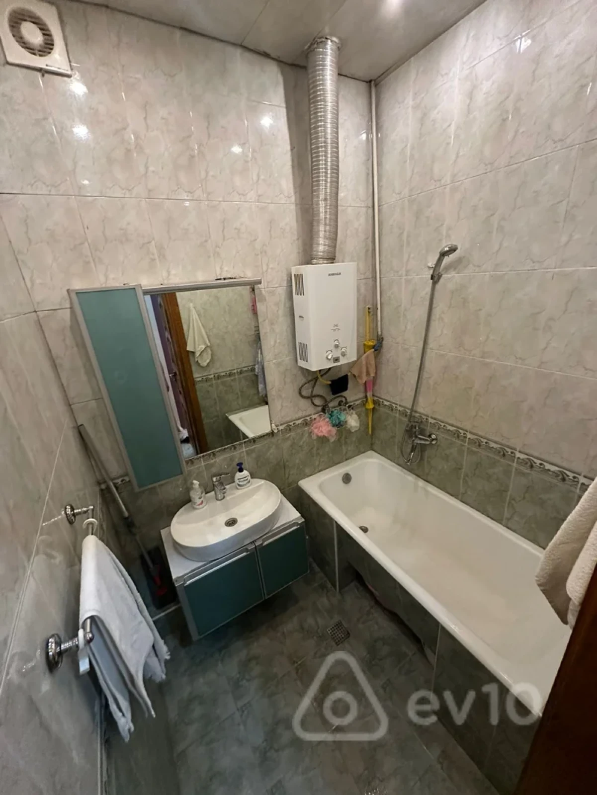 Satılır 3 otaqlı köhnə tikili 81 m²