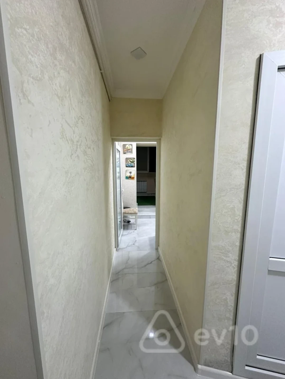 Satılır 2 otaqlı köhnə tikili 60 m²