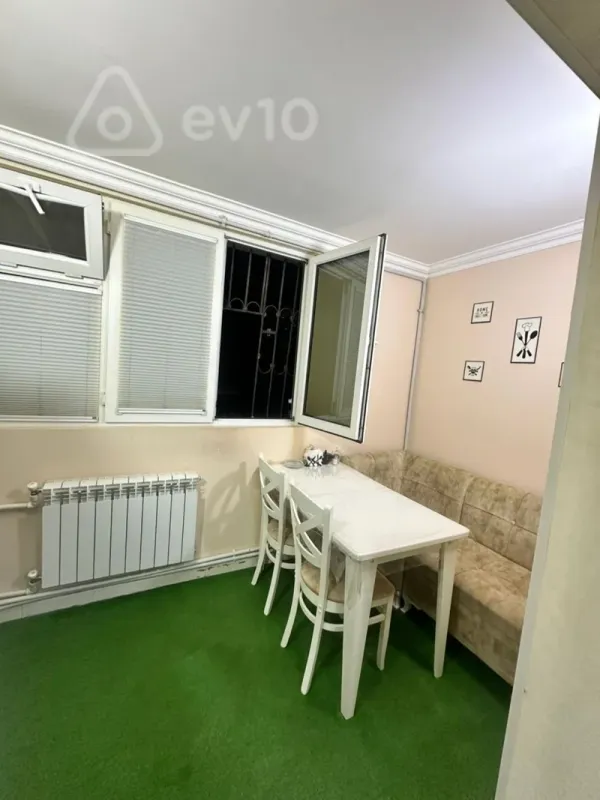 Satılır 2 otaqlı köhnə tikili 60 m²