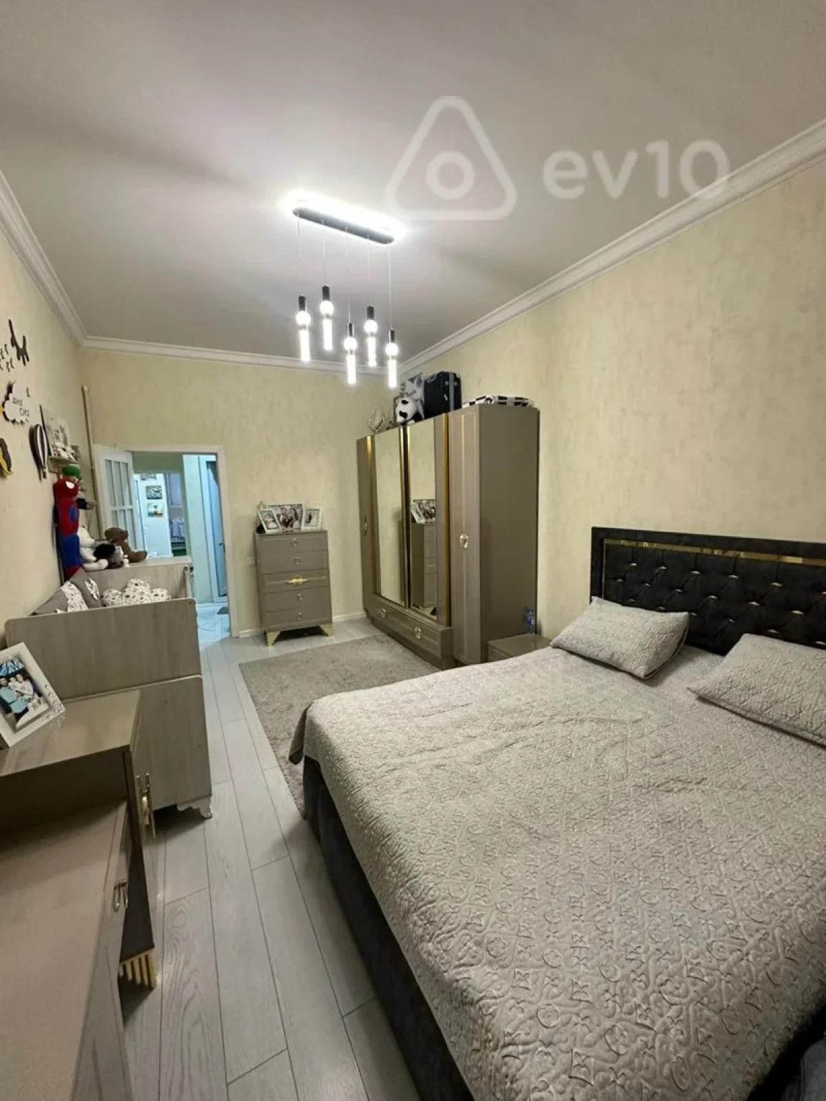 Satılır 2 otaqlı köhnə tikili 60 m²