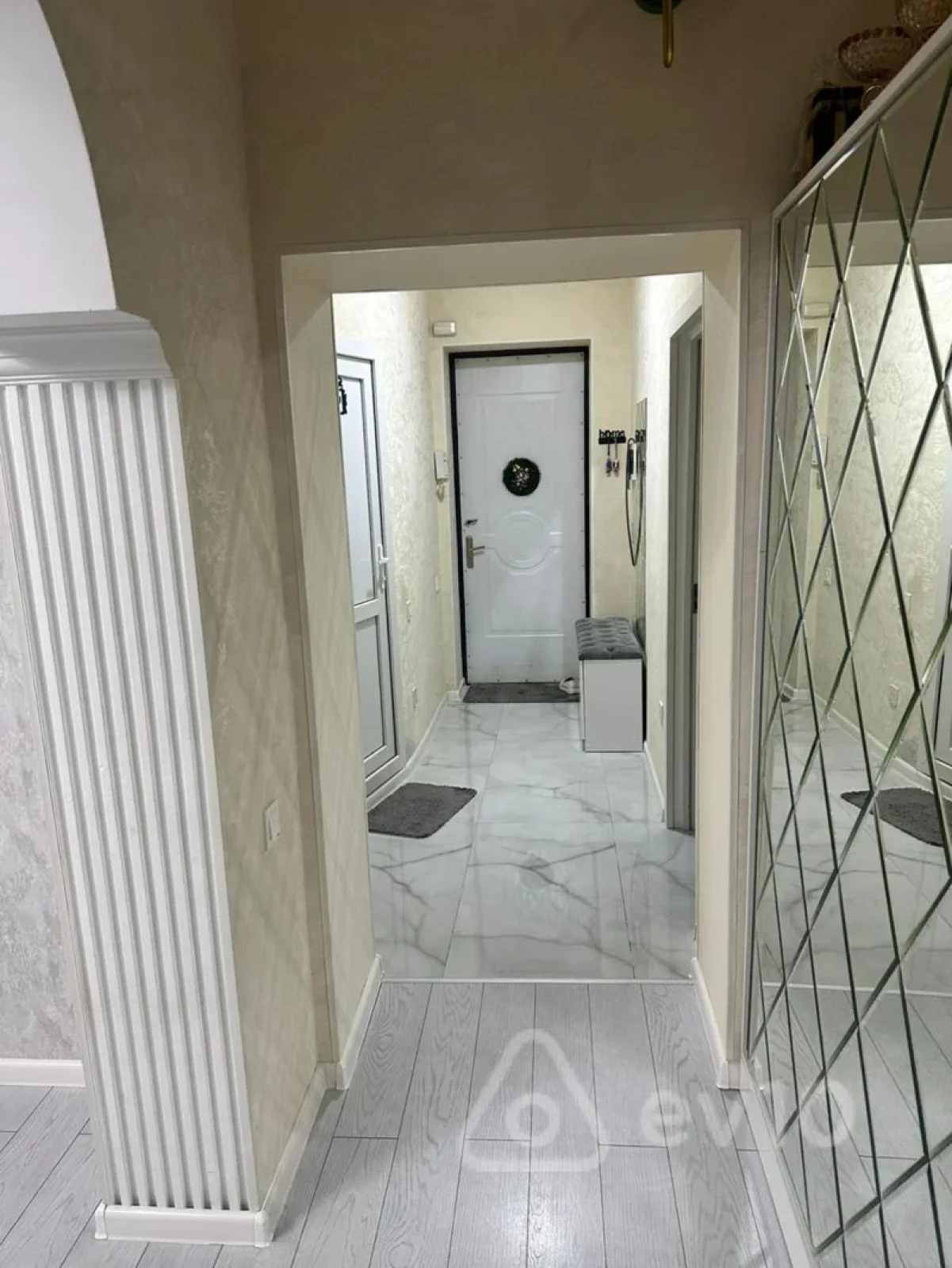 Satılır 2 otaqlı köhnə tikili 60 m²