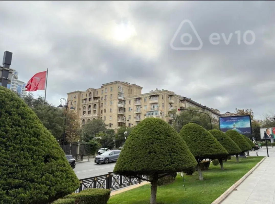 Satılır 2 otaqlı köhnə tikili 60 m²