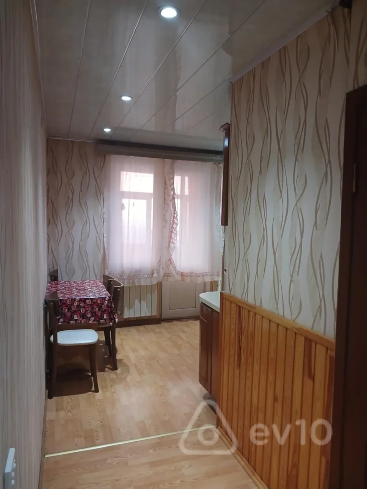 Satılır 3 otaqlı köhnə tikili 80 m²