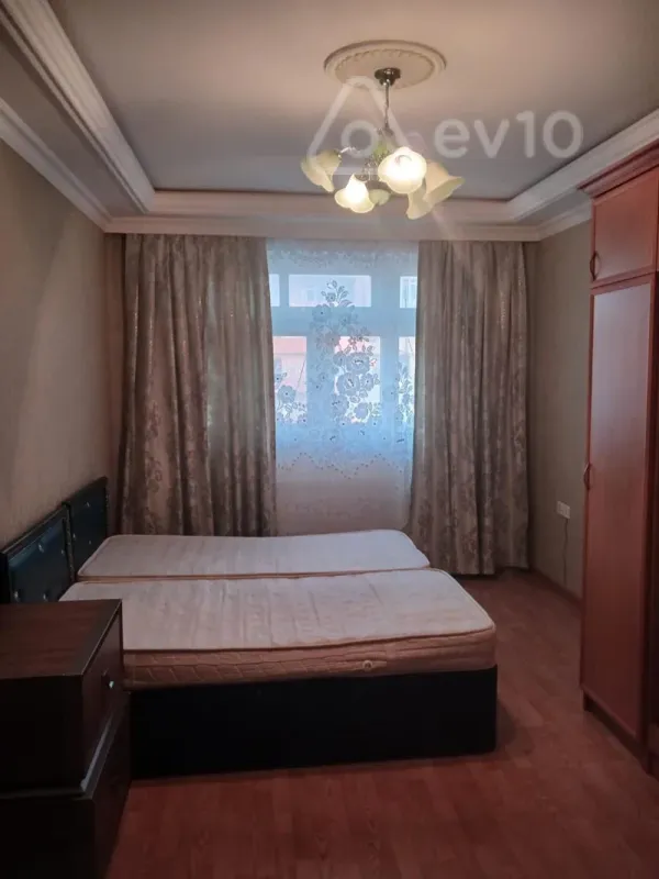 Satılır 3 otaqlı köhnə tikili 80 m²