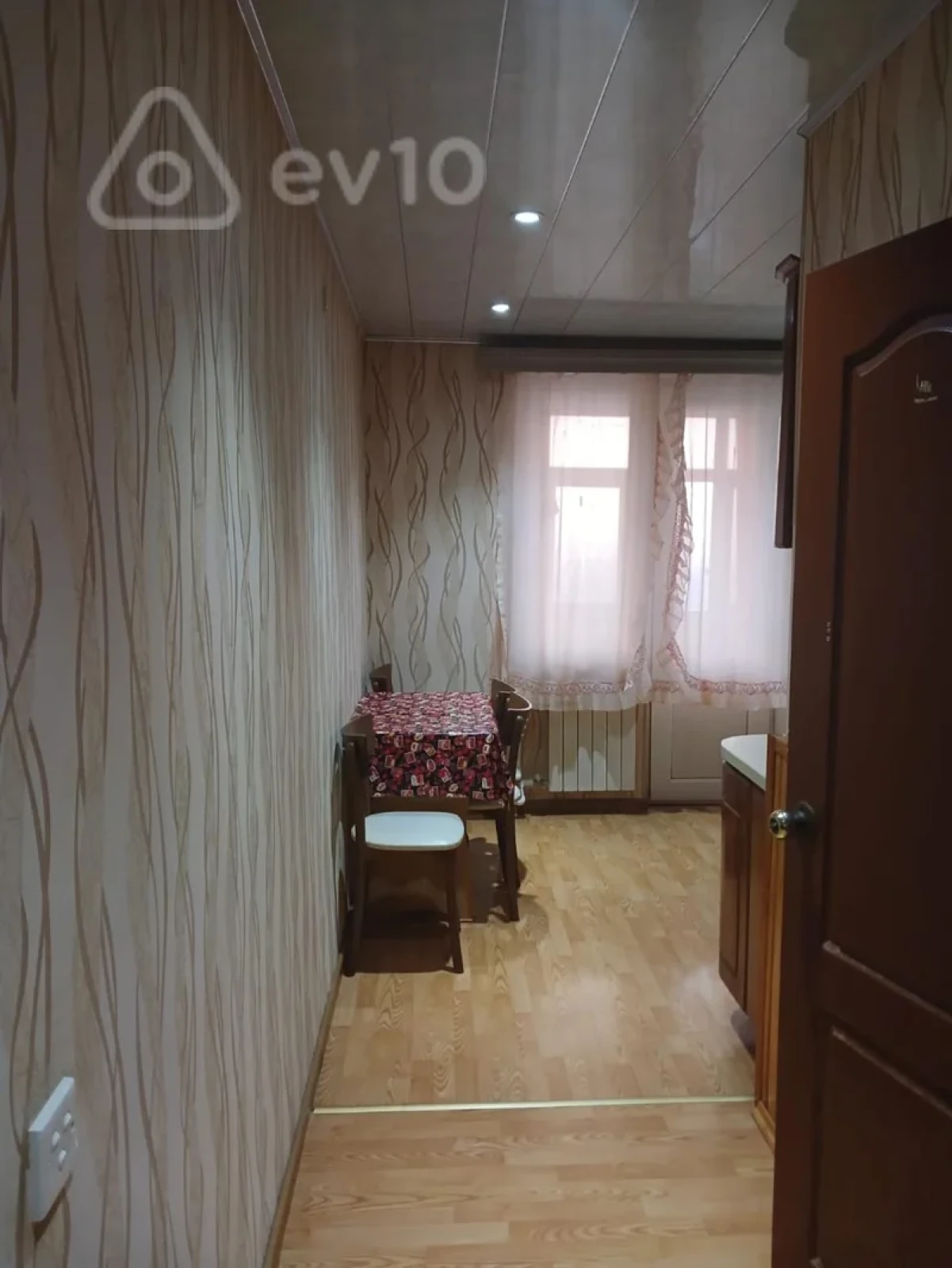Satılır 3 otaqlı köhnə tikili 80 m²