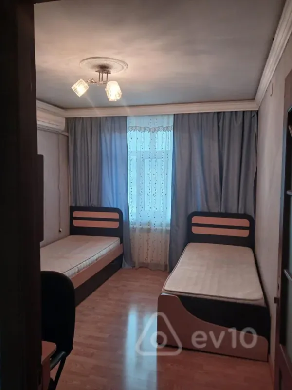 Satılır 3 otaqlı köhnə tikili 80 m²