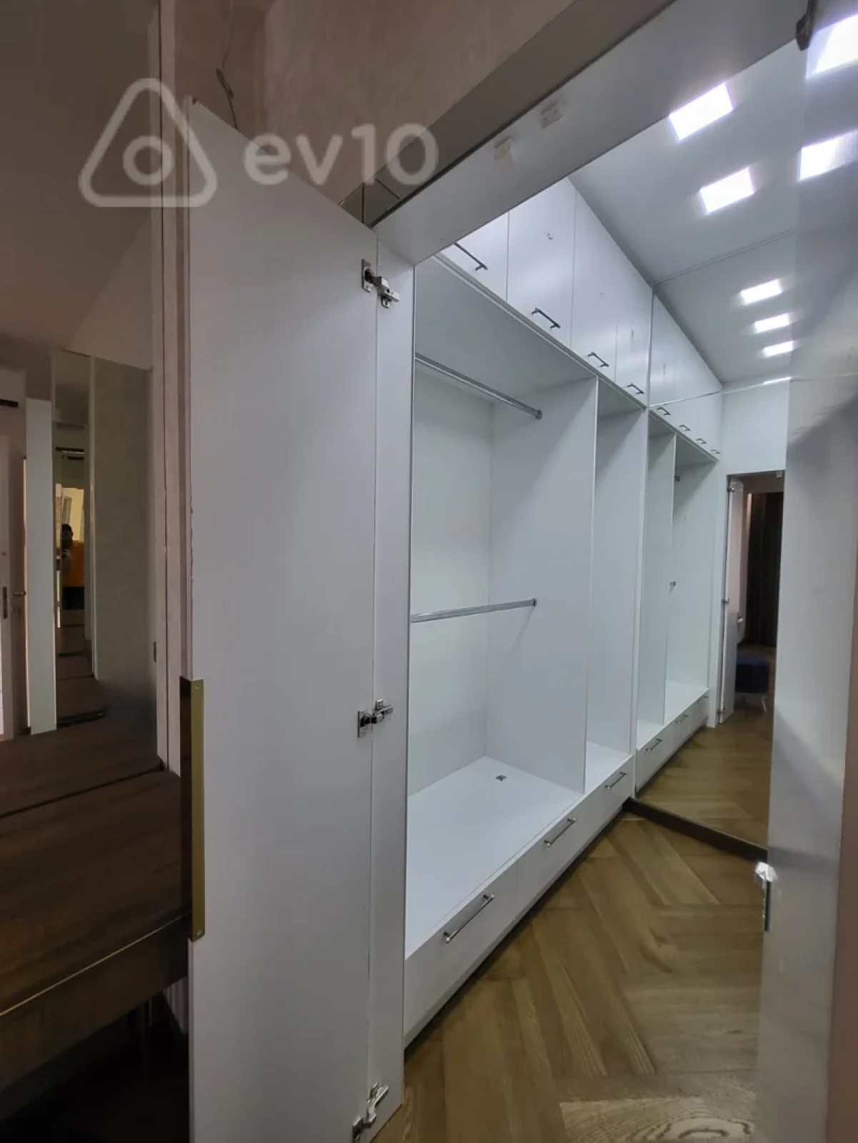 Kirayə verilir 3 otaqlı yeni tikili 100 m²