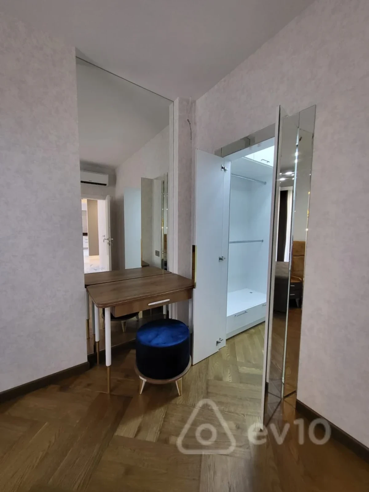 Kirayə verilir 3 otaqlı yeni tikili 100 m²