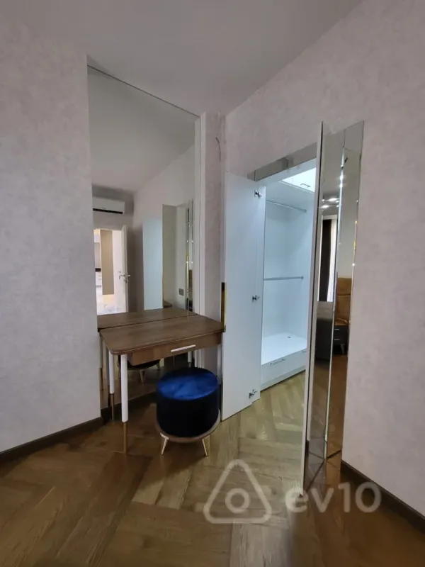 Kirayə verilir 3 otaqlı yeni tikili 100 m²