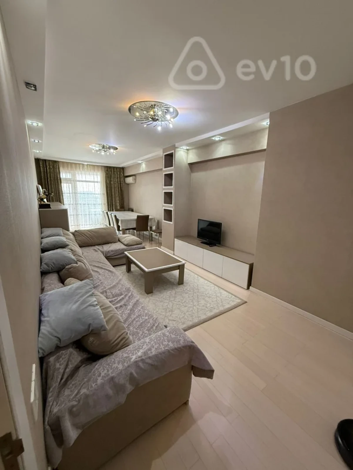Kirayə verilir 3 otaqlı yeni tikili 130 m²