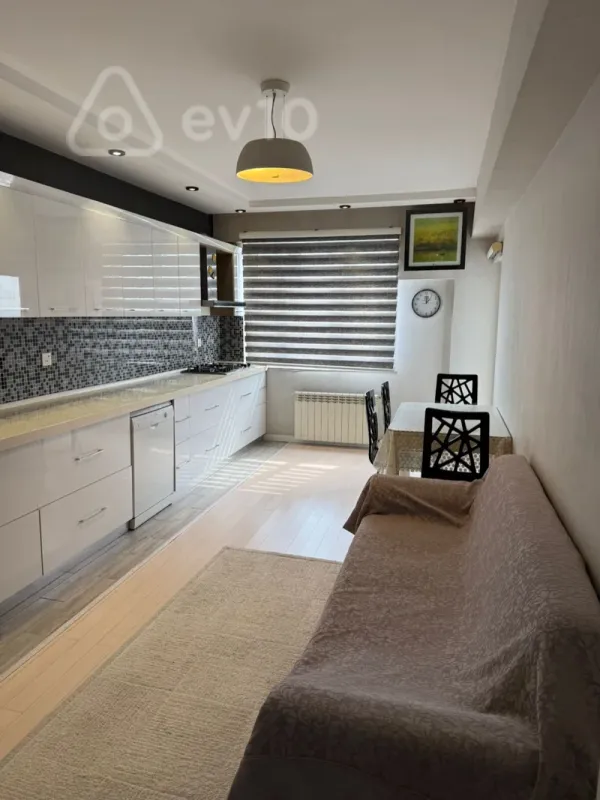 Kirayə verilir 3 otaqlı yeni tikili 130 m²