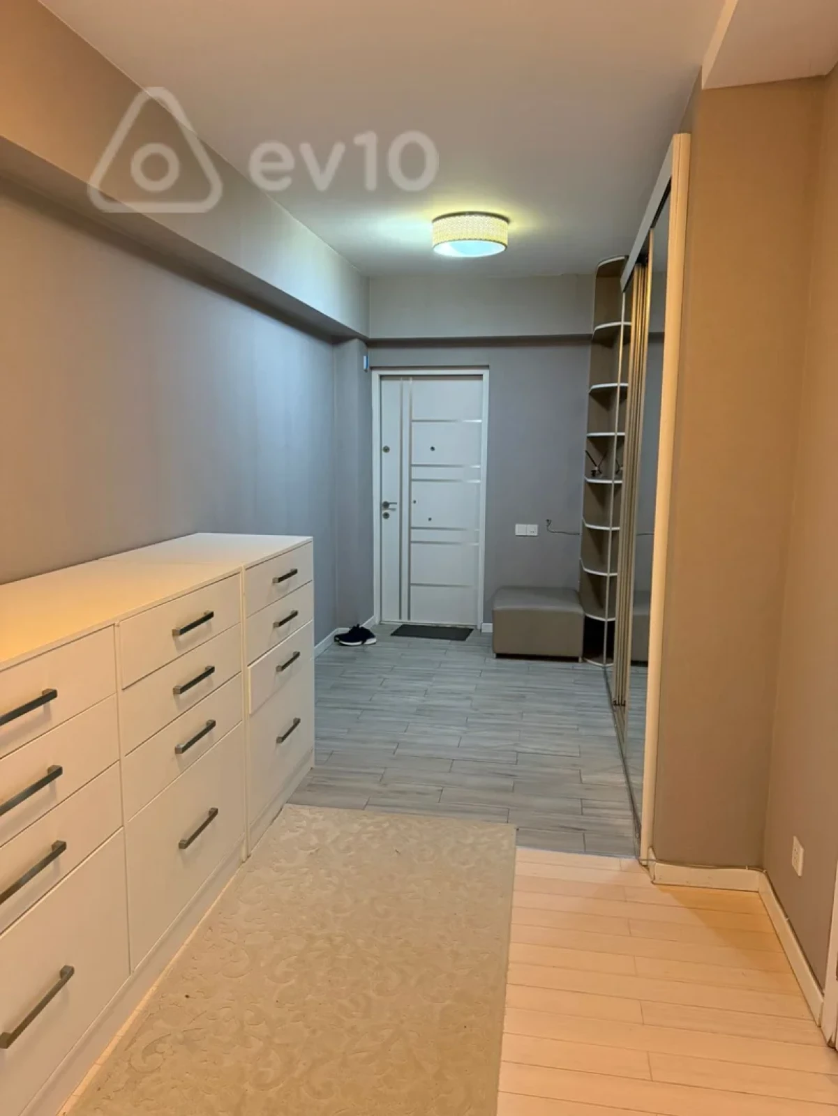 Kirayə verilir 3 otaqlı yeni tikili 130 m²