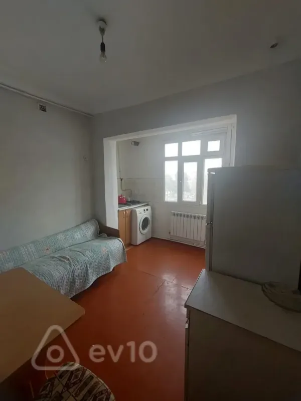 Kirayə verilir 3 otaqlı köhnə tikili 80 m²