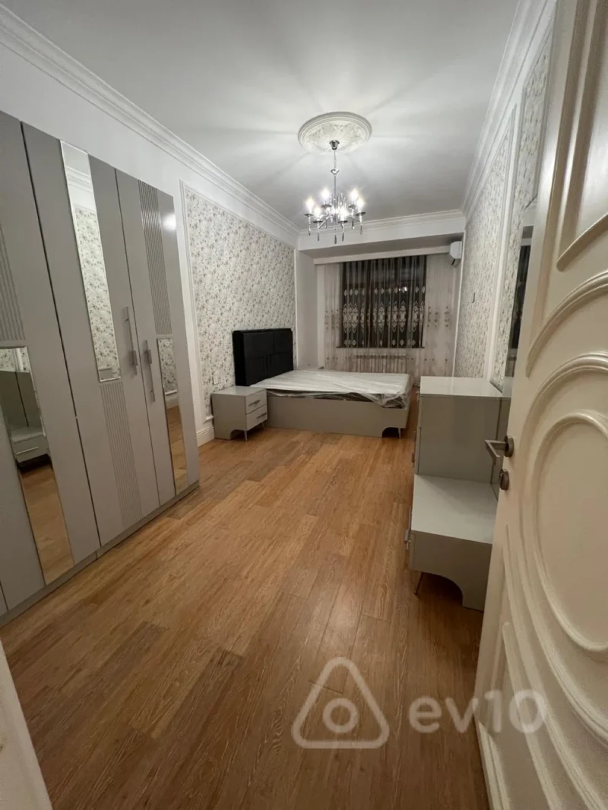 Kirayə verilir 2 otaqlı yeni tikili 100 m²