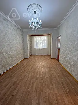 Kirayə verilir 2 otaqlı köhnə tikili 58 m²