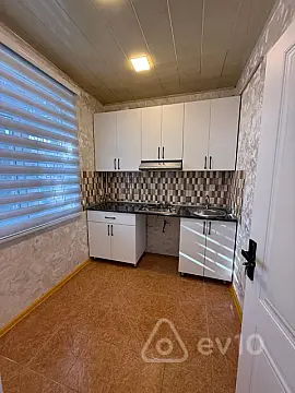 Kirayə verilir 2 otaqlı köhnə tikili 58 m²