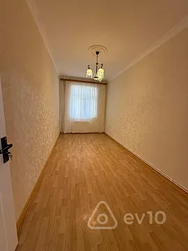 Kirayə verilir 2 otaqlı köhnə tikili 58 m²
