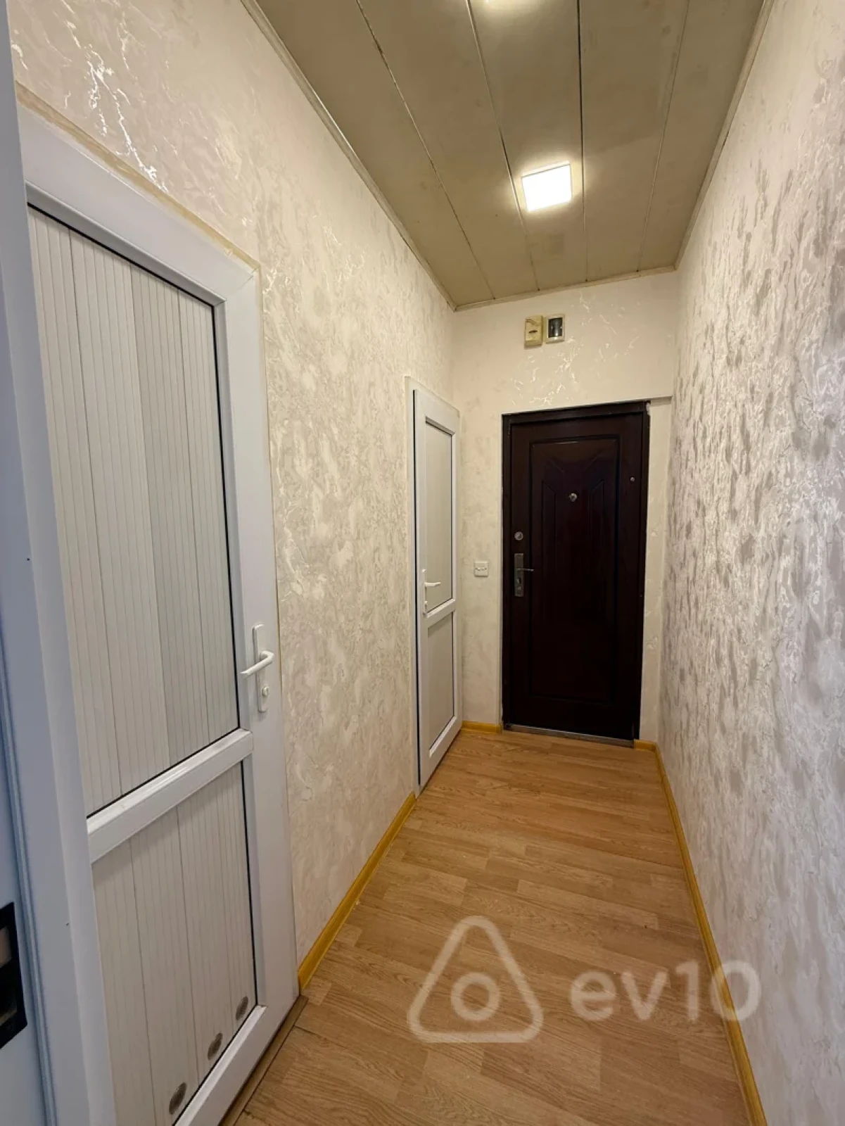 Kirayə verilir 2 otaqlı köhnə tikili 58 m²