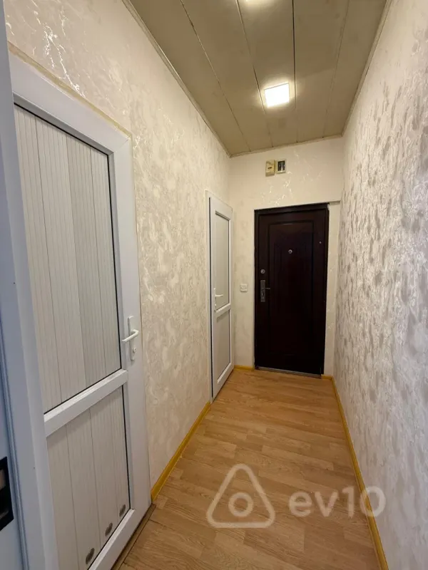 Kirayə verilir 2 otaqlı köhnə tikili 58 m²