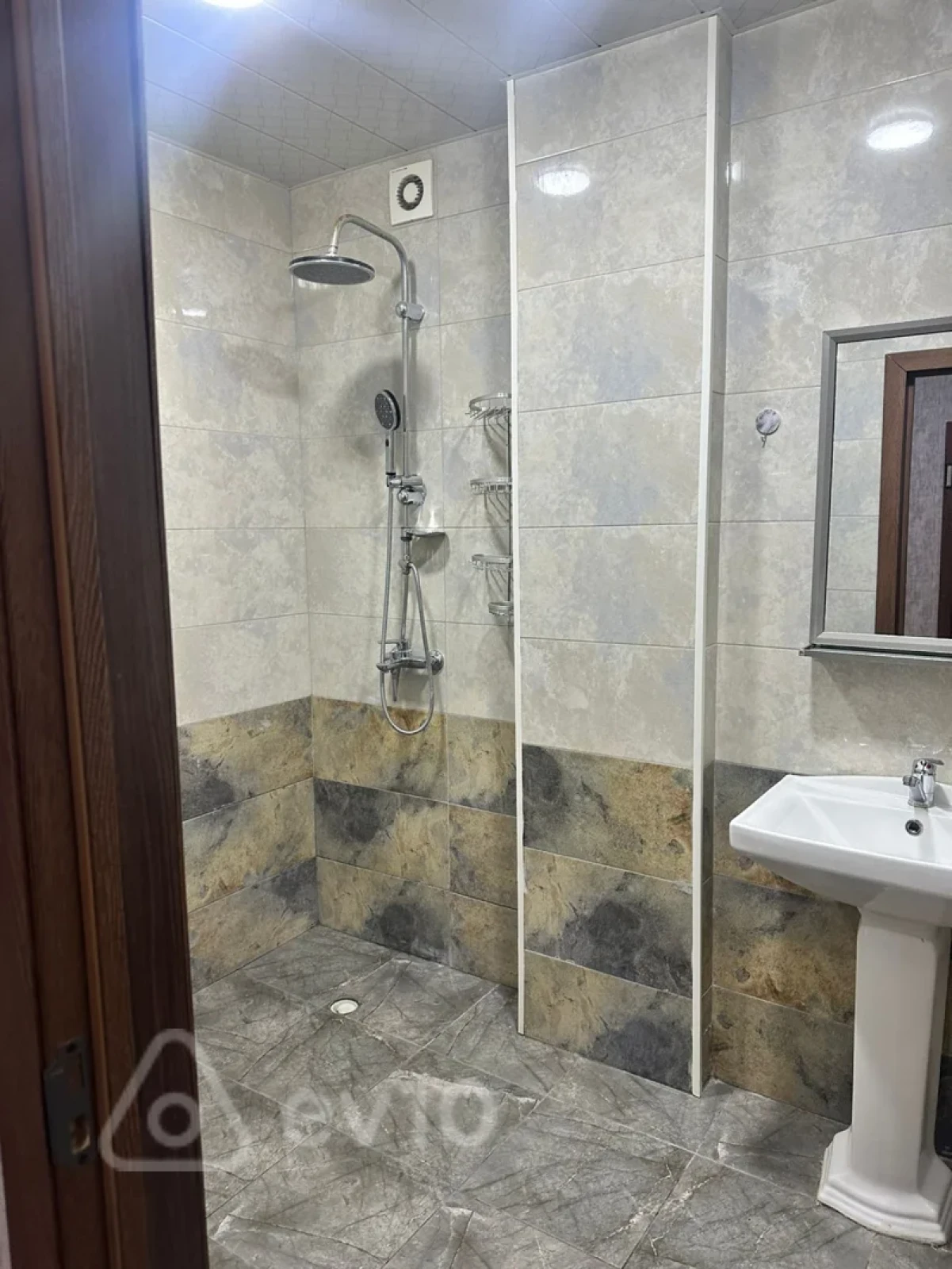 Kirayə verilir 2 otaqlı yeni tikili 60 m²