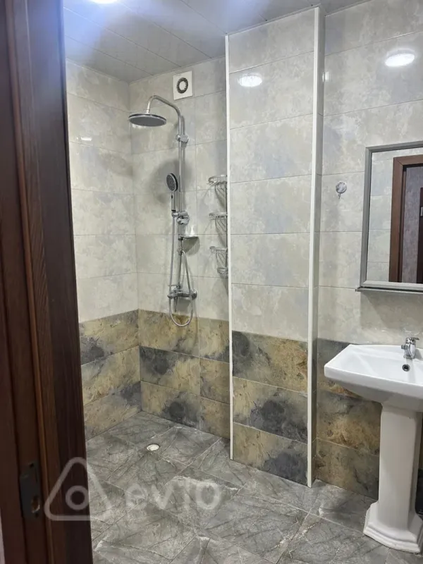 Kirayə verilir 2 otaqlı yeni tikili 60 m²