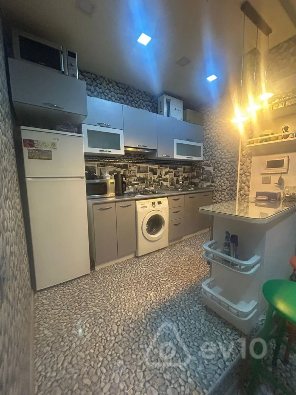 Kirayə verilir 2 otaqlı köhnə tikili 65 m²
