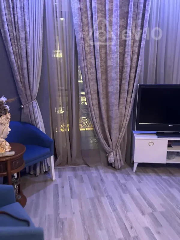 Kirayə verilir 2 otaqlı köhnə tikili 65 m²