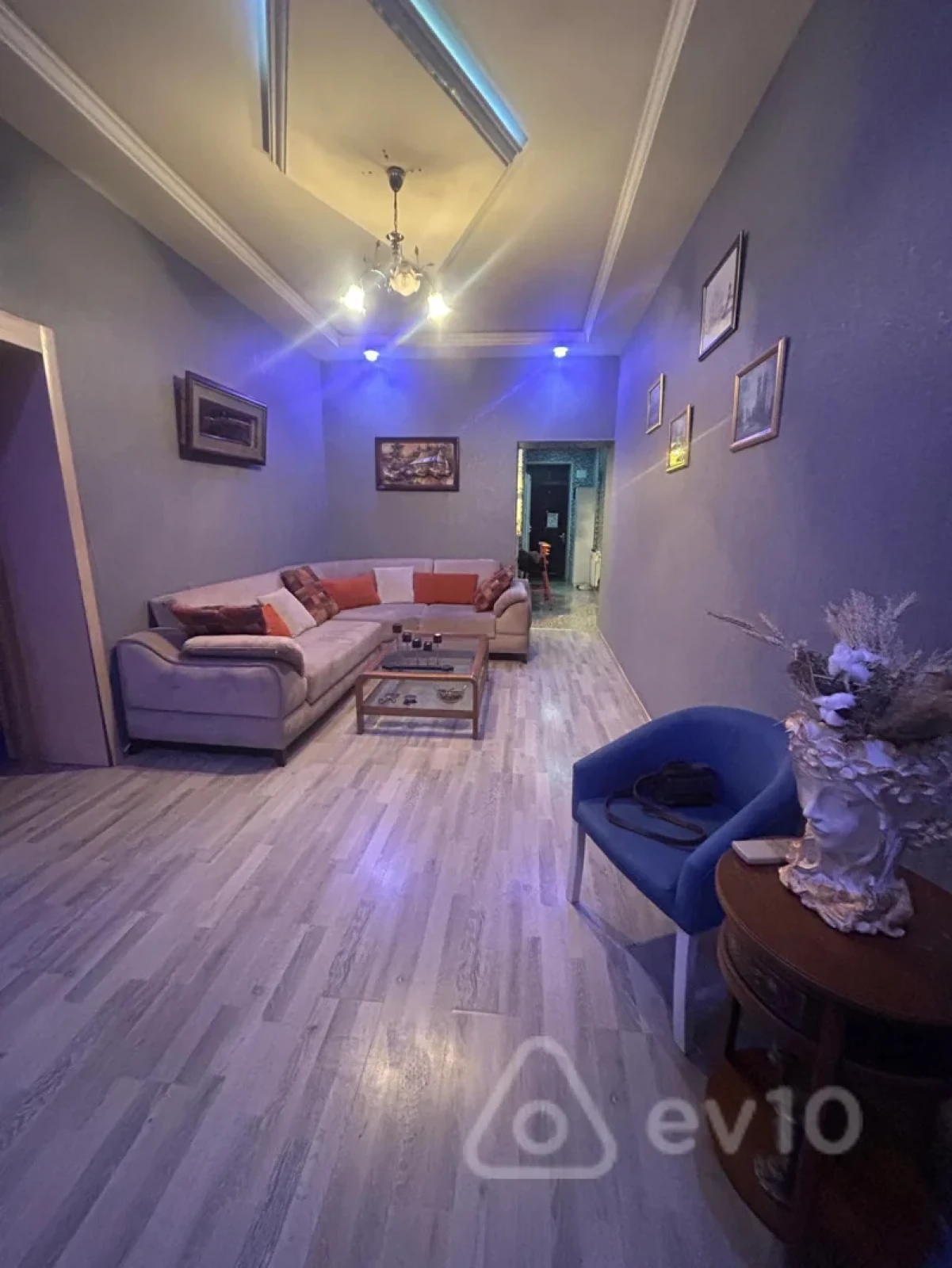 Kirayə verilir 2 otaqlı köhnə tikili 65 m²