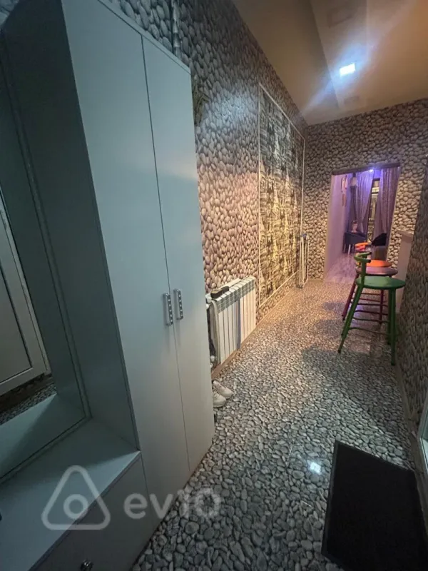 Kirayə verilir 2 otaqlı köhnə tikili 65 m²