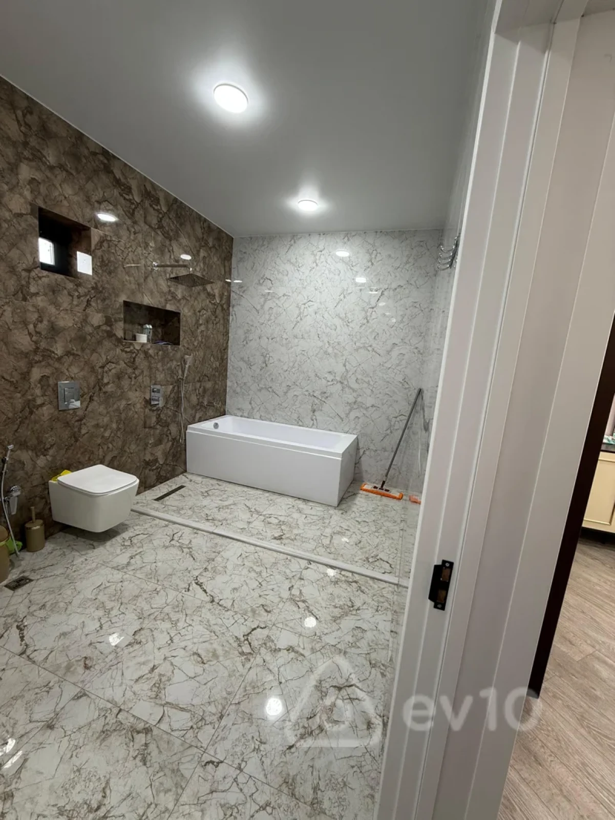 Satılır 5 otaqlı həyət evi 309 m²