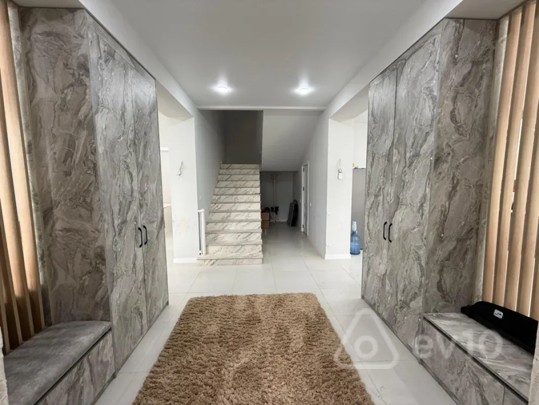 Satılır 5 otaqlı həyət evi 309 m²