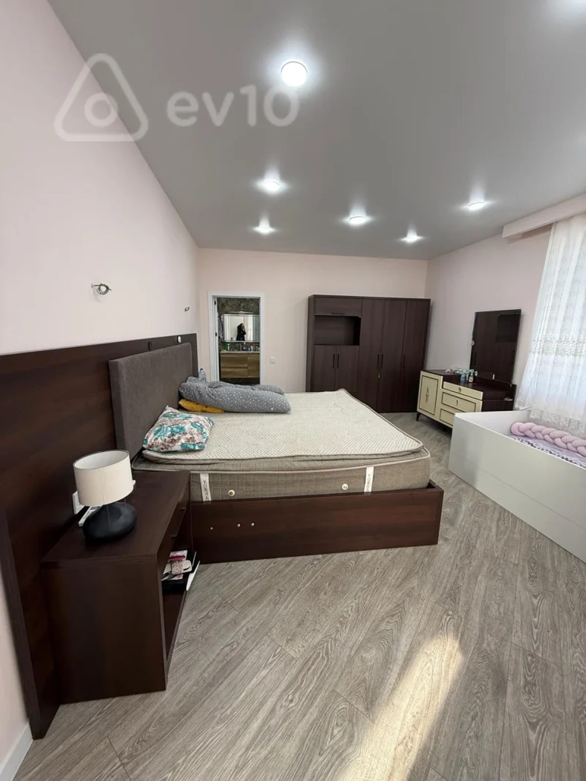 Satılır 5 otaqlı həyət evi 309 m²