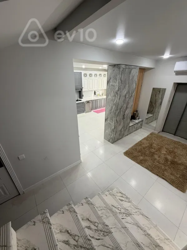 Satılır 5 otaqlı həyət evi 309 m²