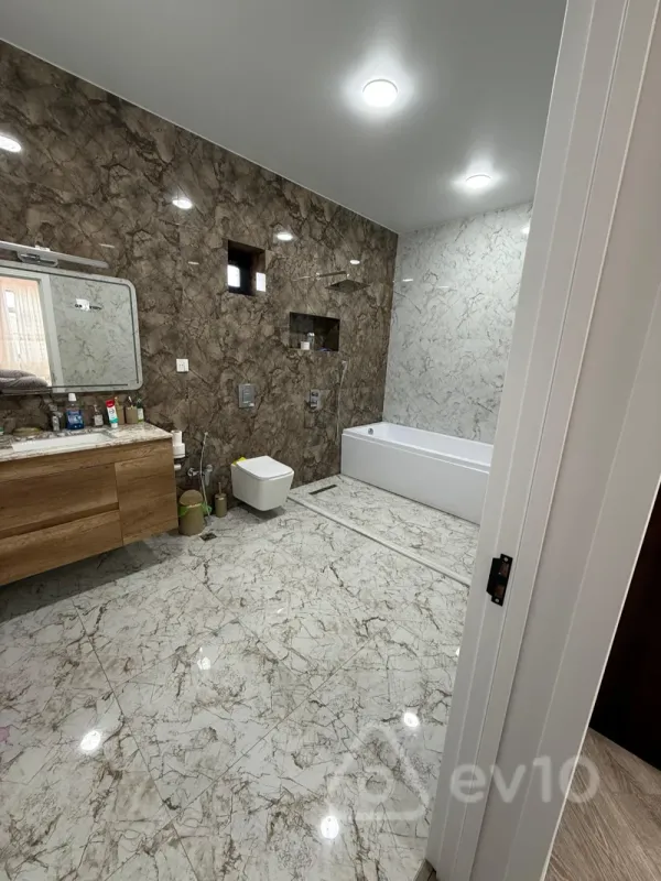 Satılır 5 otaqlı həyət evi 309 m²