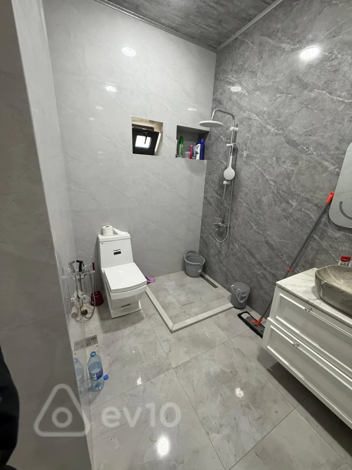 Satılır 5 otaqlı həyət evi 309 m²