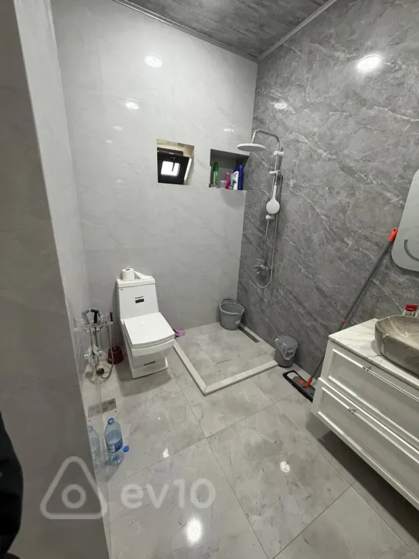 Satılır 5 otaqlı həyət evi 309 m²